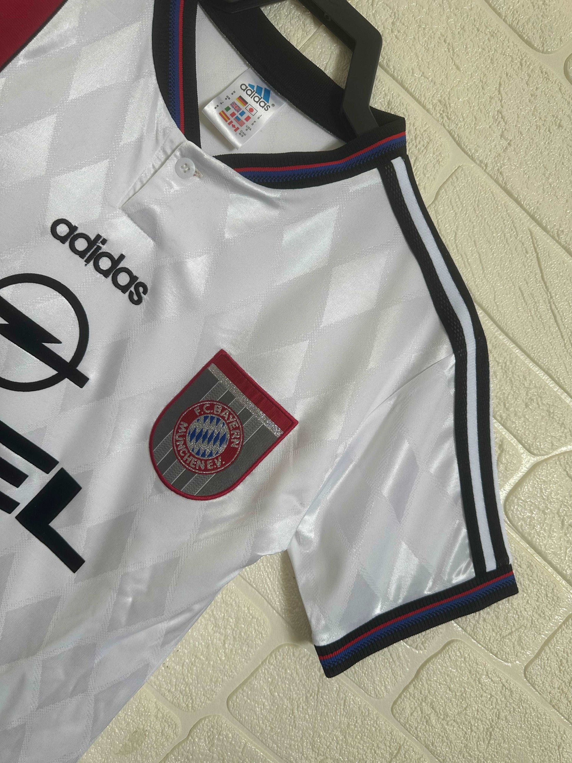 1996-98 Bayern Munich Away Shirt