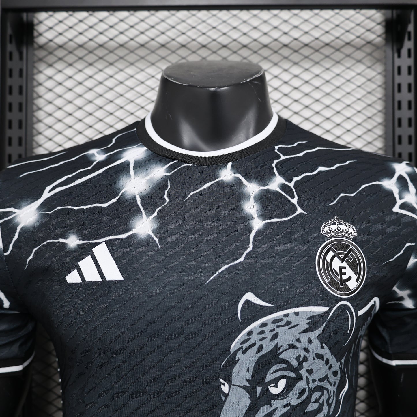 Limitiertes Real Madrid-Trikot – Schwarzer Panther