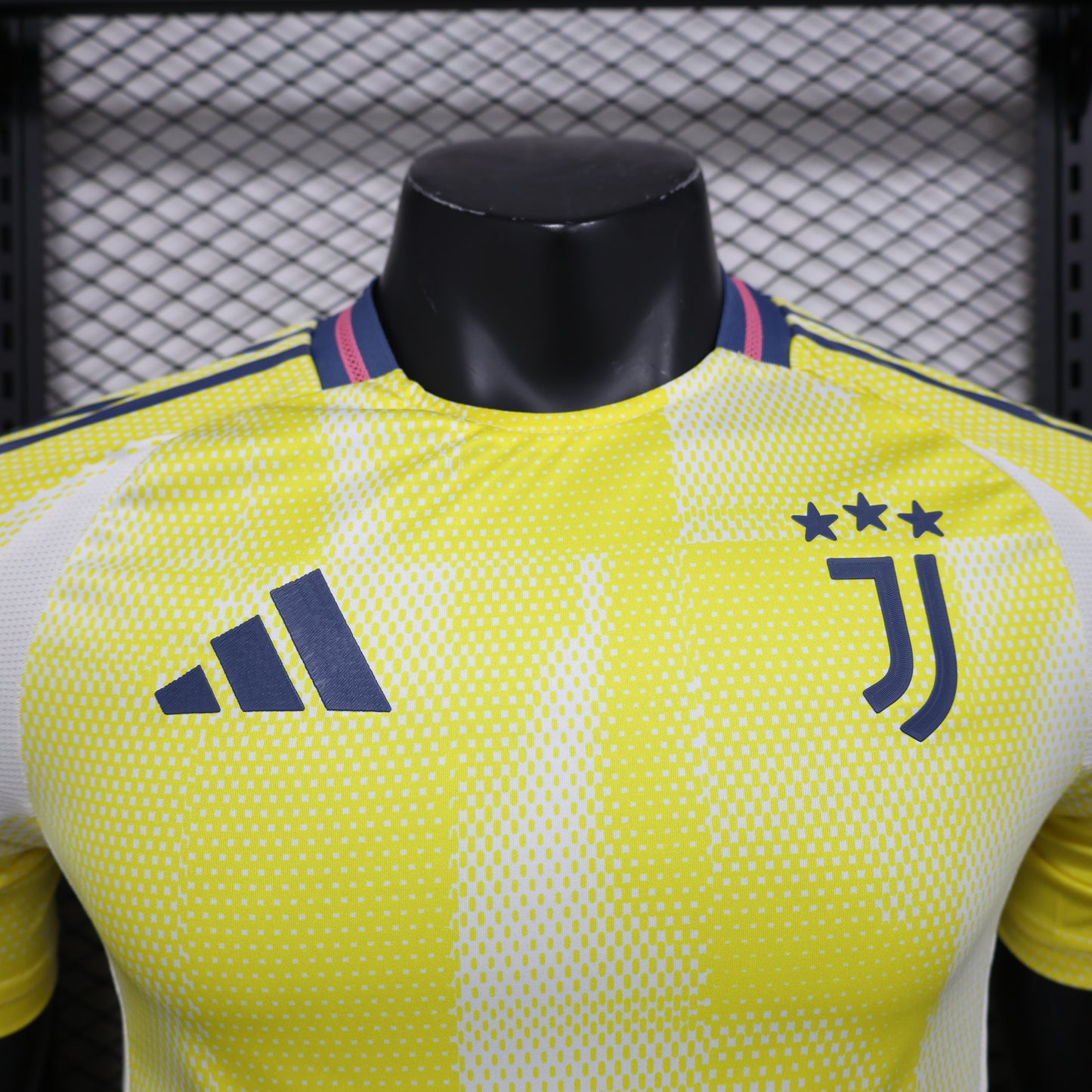 Camiseta de visitante de la Juventus 2024-25