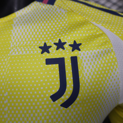 Camiseta de visitante de la Juventus 2024-25