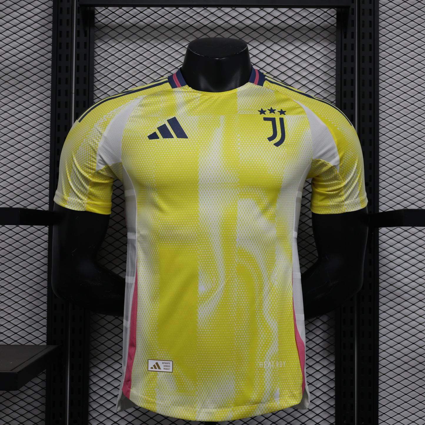 Camiseta de visitante de la Juventus 2024-25