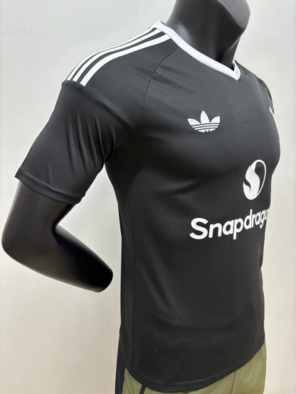 2024-25 Manchester United Goalkeeper Shirt